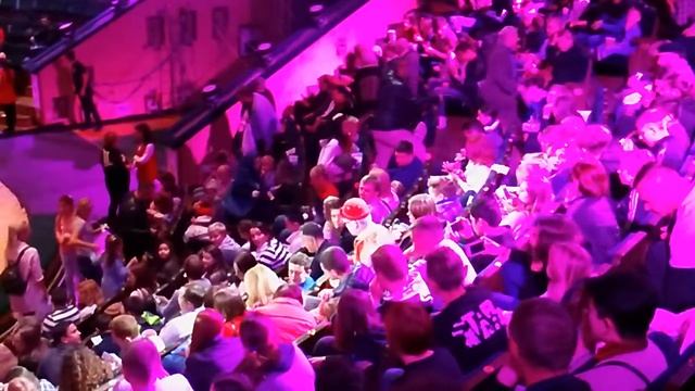 Warming Up The Hall Before The Performance \ Разогрев зала перед представлением