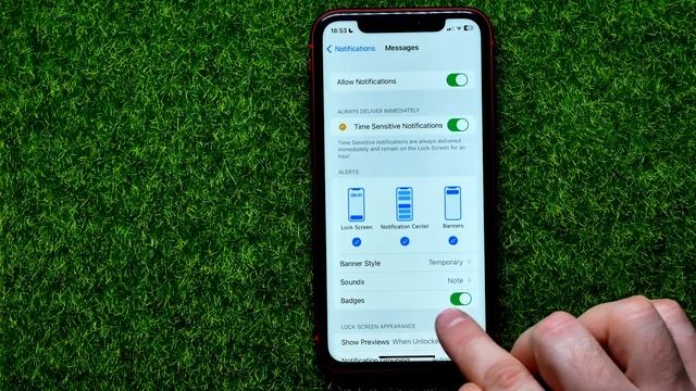 How to Enable or Disable Notification Badges on iPhone смотреть онлайн