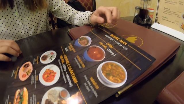 Екатеринбург - прогулка с Вьетнамской красоткой, 5 лет учит русский язык смотреть онлайн