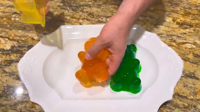 Настя с подружкой лепят фигурки животных из овощей и фруктов. Истории для детей смотреть онлайн