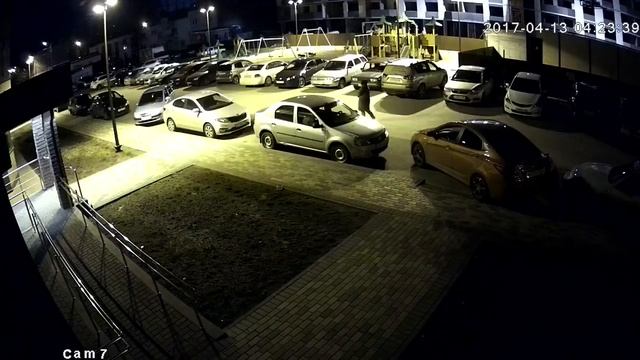 Девушки спускают колеса и оставляют записку смотреть онлайн