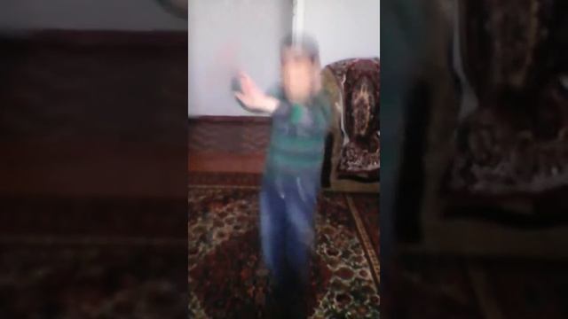 Qobustan qayaları - 8 yaşlı uşaq necə oynuyur.. смотреть онлайн