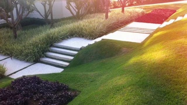 Великолепные идеи для садовых участков расположенных на склоне / Great ideas for hillside gardens смотреть онлайн