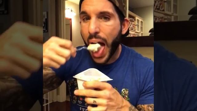 Fun Sized Review: Chobani's Carrot Cake Creation Flip смотреть онлайн