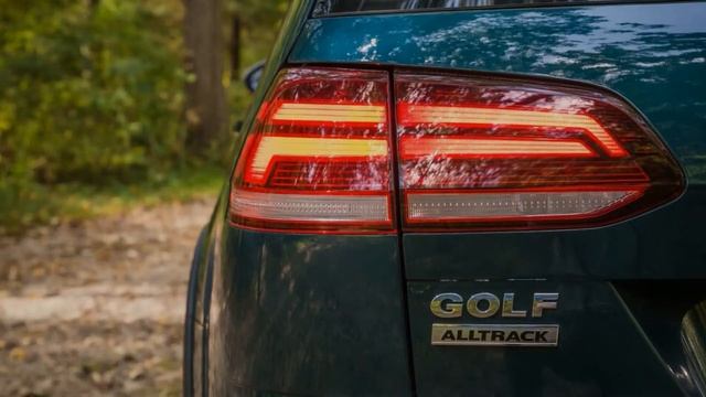 Wagon Station!! - 2018 Volkswagen Golf Alltrack Quick Look смотреть онлайн