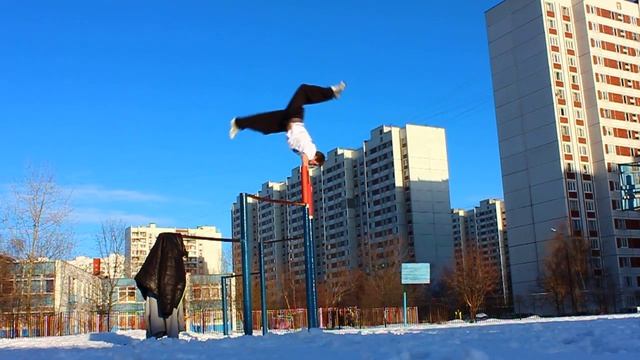 Школьник уделал турникменов на перемене! смотреть онлайн
