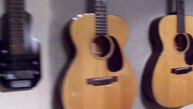 The best vintage guitar shop in Paris смотреть онлайн
