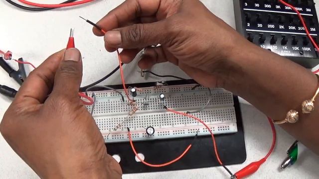 BJT Common Emitter Amplifier смотреть онлайн