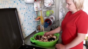 Зять набрал, целый таз грибов, снова прополка , картошки.Стирка большого пледа Лайфхак.