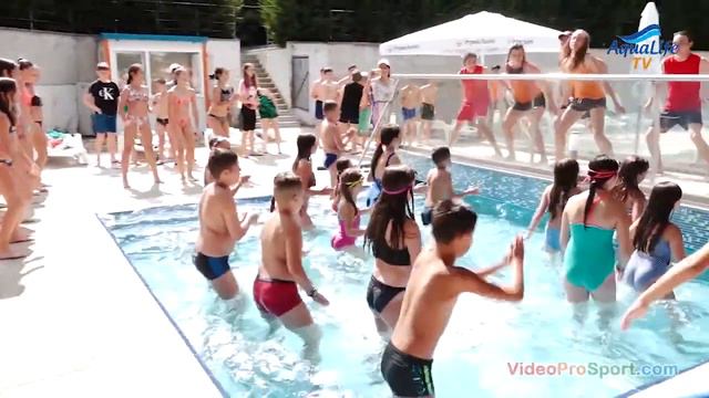 Анимация в бассейне / Pool animation смотреть онлайн