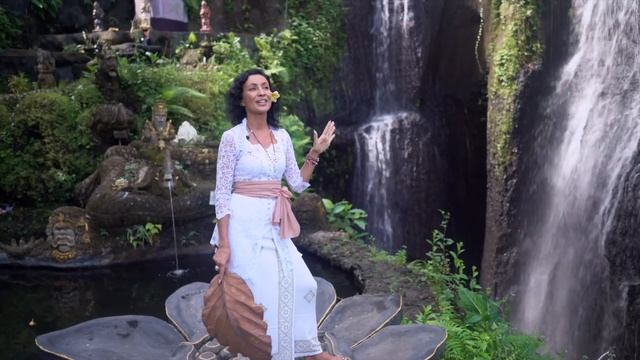 Храмы Бали - Очищающий водопад Taman Beji смотреть онлайн