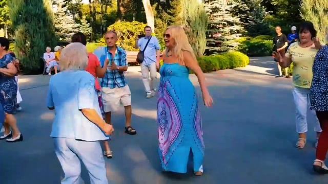 У РЕКИ ,У РЕЧКИ РОС КУДРЯВЫЙ КЛЕН 13.08.2023 ХАРЬКОВ ТАНЦЫ смотреть онлайн