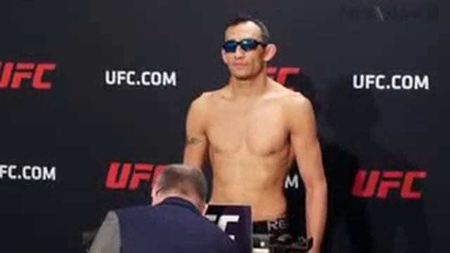 Тони Фергюсон на взвешивании без Хабиба UFC 209!! смотреть онлайн