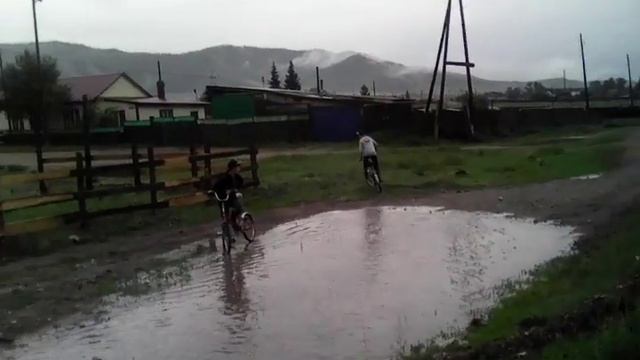 Дороги в Усть-Бире после дождя смотреть онлайн