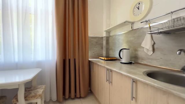 #АНАПА - ШОК ОТ ПЛЯЖА! ОФОНАРЕТЬ СКОЛЬКО ЛЮДЕЙ В ДЖЕМЕТЕ! ГОСТЕВОЙ ДОМ С БАССЕЙНОМ У МОРЯ. смотреть онлайн