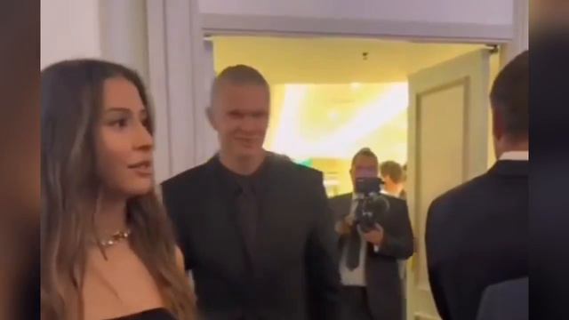 🤩 Who is Erling Haaland's girlfriend? смотреть онлайн