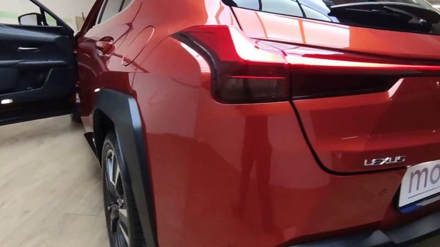 Lexus UX 250h 2.0 Hibrid Executive - Moreno смотреть онлайн