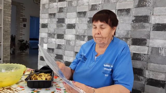 ПОКА МАМЫ НЕТУ ХОЗЯЙНИЧАЮ НА КУХНЕ смотреть онлайн