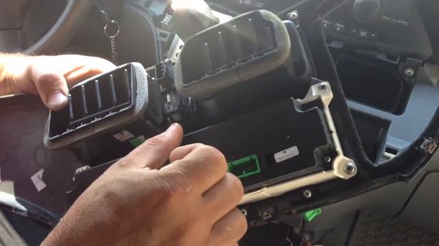 CarFix Honda Odyssey AC and Radio unit - Removal And Installation - HD смотреть онлайн