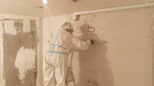 Как набросать и подрезать правилом штукатурку