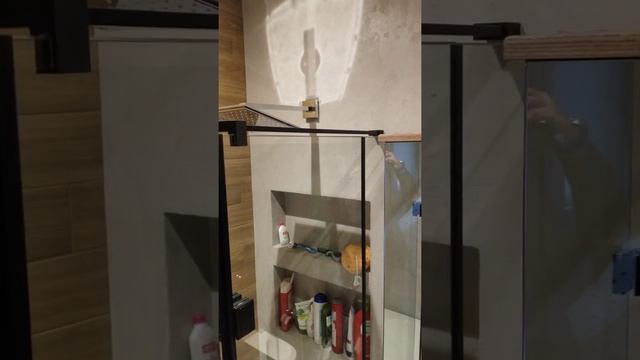 Черная шторка из стекла на ванну смотреть онлайн