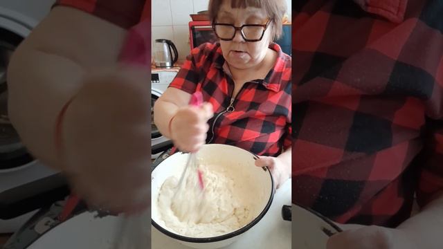 ПИРОГ ПО ПРОСЬБЕ СЫНА 😇 СЫН ТОЖЕ ПОМОГ, ЧУТЬ- ЧУТЬ 🤣 смотреть онлайн
