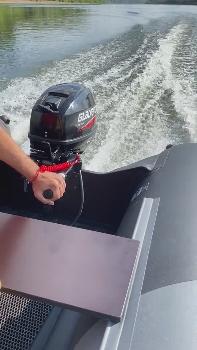 Таймень RX 3900 + GLADIATOR 9.9 вдвоем скорость #Shorts смотреть онлайн