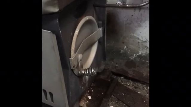 Краш тест бутылок в печке смотреть онлайн