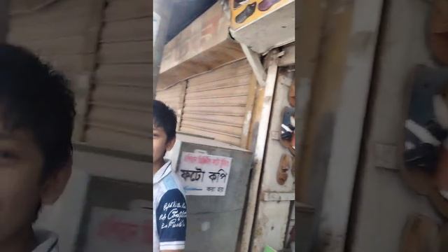 বাহিরে কাজ করার সময় যখন পিচ্চি পোলাপান কাছে আছে। смотреть онлайн