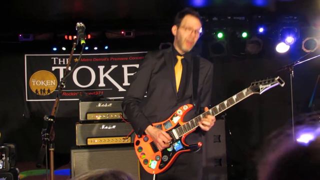 Paul Gilbert - Bungalow/While My Guitar Gently Weeps (The Beatles) Token Lounge. May 31, 2019 смотреть онлайн