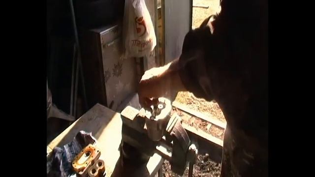 самодельный трактор уд 25,вращение насоса нш 10 .Часть 1 смотреть онлайн