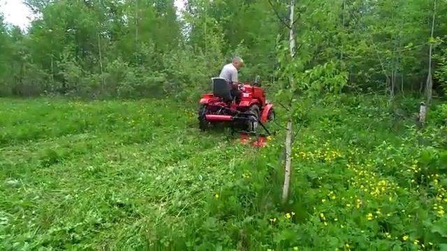 Минитрактор Русич Т-15 в работе с косикой. смотреть онлайн