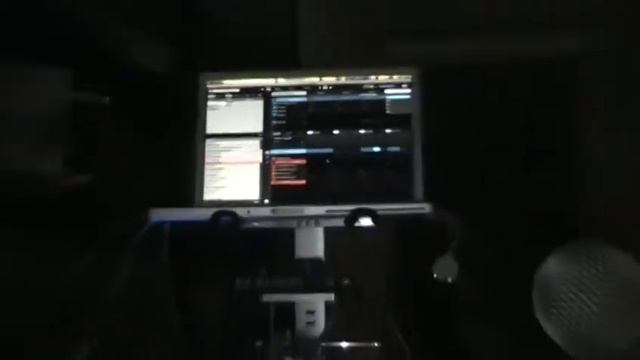 Flux testing canon fs200 with NI maschine (faustoslament) смотреть онлайн