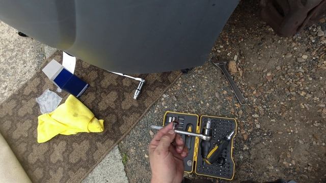 How To Service a Vivaro Van Part 3 - Fuel and Air Filter смотреть онлайн
