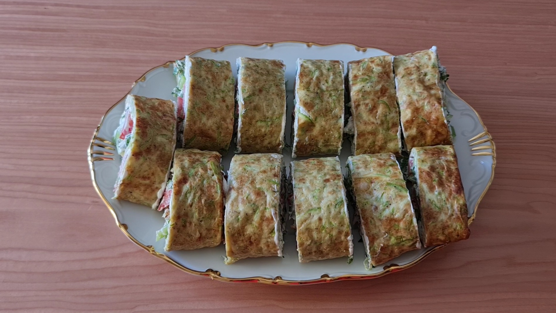 КАБАЧКОВЫЙ РУЛЕТ С ПОМИДОРАМИ И ПЕРЕЦЕМ