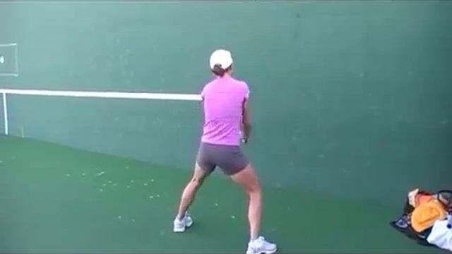 Часть тренировки профессиональной теннисистки смотреть онлайн
