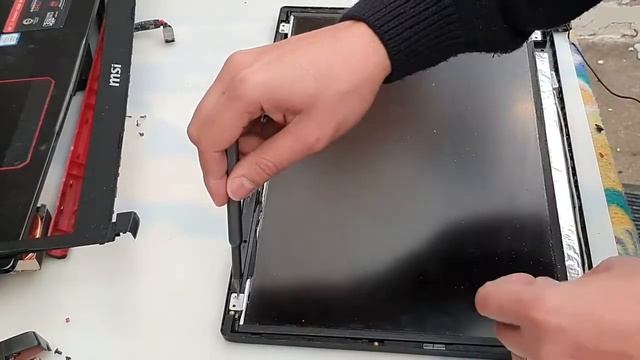 Msi GE73 broken hinge changement charnieres et cover смотреть онлайн