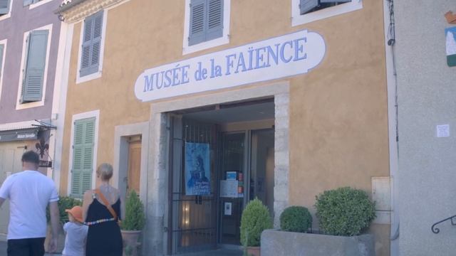 Moustiers-Sainte-Marie смотреть онлайн