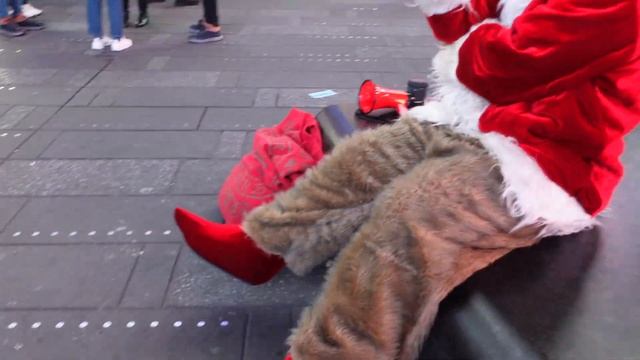 What People Are Wearing in New York City - Time Square (Midtown Manhattan) December 2021+ $2 Gifts смотреть онлайн