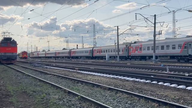 ЧС4т и ЭП1м с поездом Челябинск-СПБ, полное видео #нижнийновгород #железнаядорога #жд #чс4т #эп1м смотреть онлайн