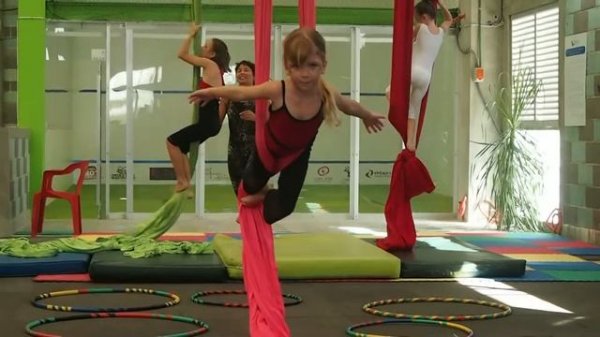 Рамона. 6 лет. Воздушная акробатика на полотнах. Ramona 6 years old. Aerial Silk Acrobatics