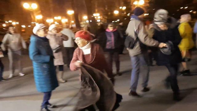 ПУСТЬ ПЛАЧУТ ТЕ, КОМУ МЫ НЕ ДОСТАЛИСЬ смотреть онлайн