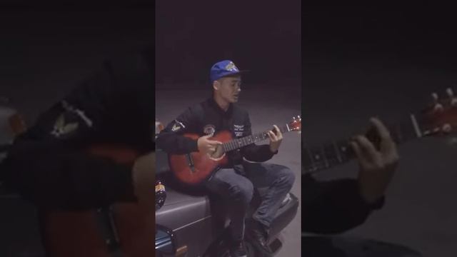 Ангелом быть на гитаре смотреть онлайн