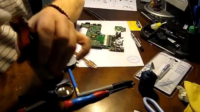 Замена термопасты на процессоре ноутбука Asus 1215b. Разборка, чистка. смотреть онлайн