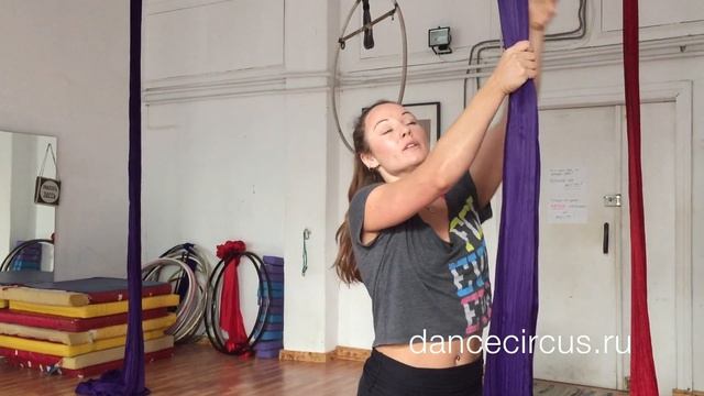 Воздушные полотна. Aerial silks tutorial. Урок 1 смотреть онлайн