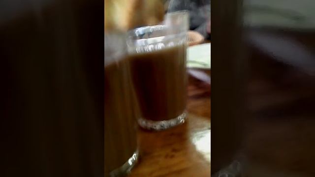 Бедная девочка , пьёт смесь из супа ради стакана чая!! Просто жза)! Делайте звук потише!!!!! смотреть онлайн