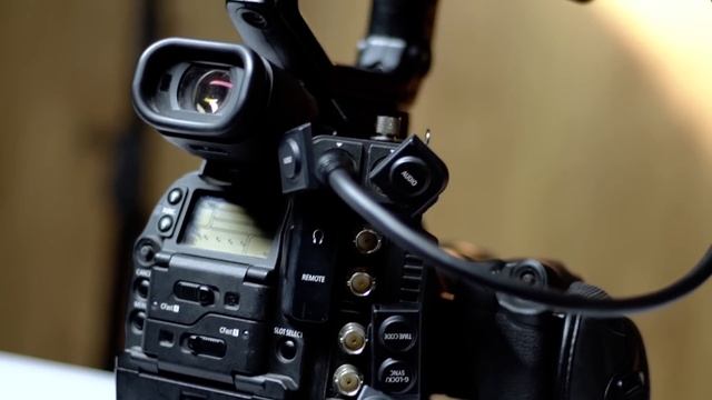 Hindi • Cinema Camera Vs Mirrorless | Canon C300 Mark Ii Vs Sony A7iii