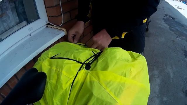 Как надеть чехол на велорюкзак 60...90 л. смотреть онлайн