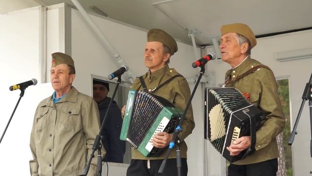"Бьется в тесной печурке огонь" (Автор: А. А. Сурков), исполняет "фронтовая бригада" Сузунского РДК смотреть онлайн