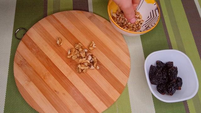 ВКУСНО и ПОЛЕЗНО!!! Салат со свёклой и черносливом - рецепт с майонезом или сметаной смотреть онлайн